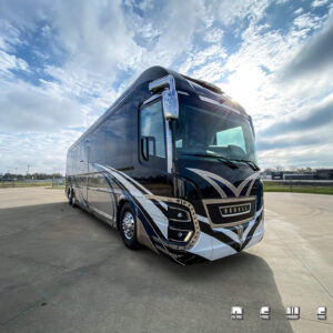 2023 Newell Coach 45' Mid-Door Entry