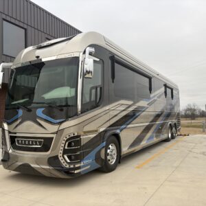 2027 Newell Coach Mid Door Entry